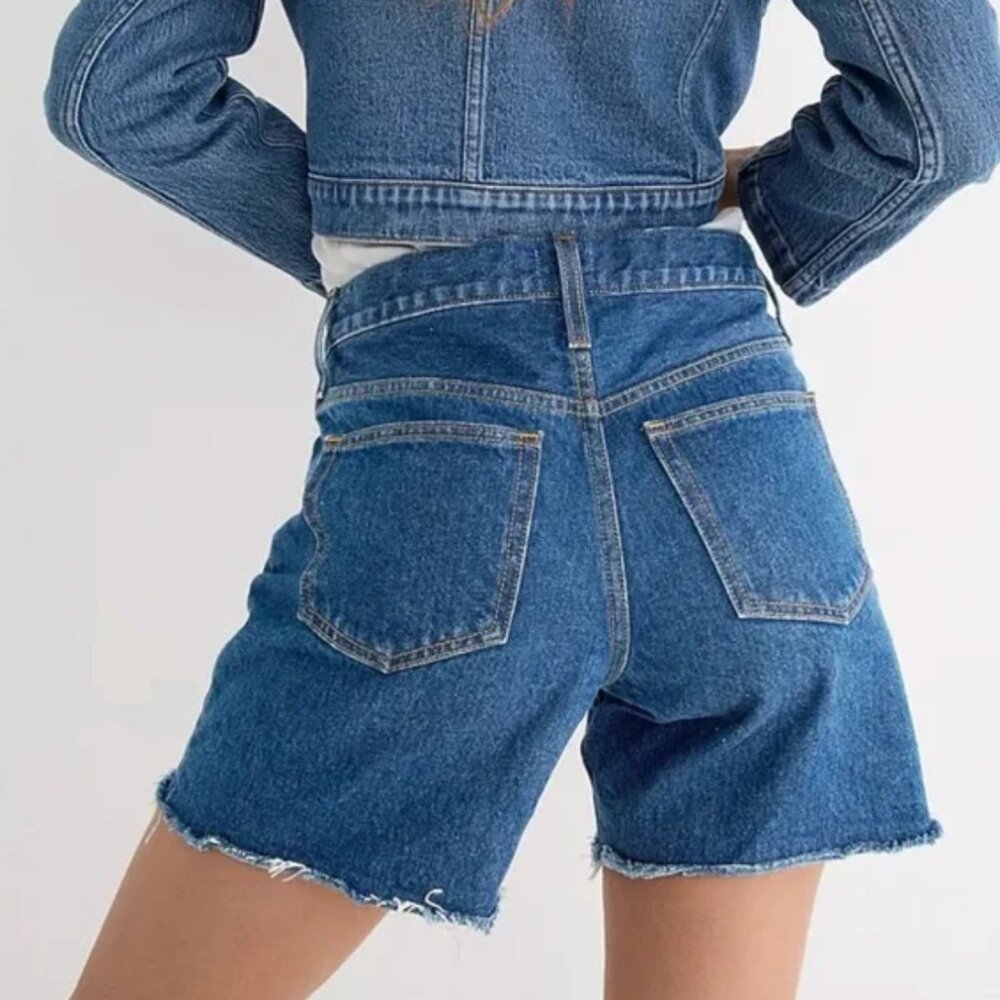 NEW WITH TAGS J. Crew Rocky Wash Mid Length Demin Jeans Frayed Shorts in Size 24